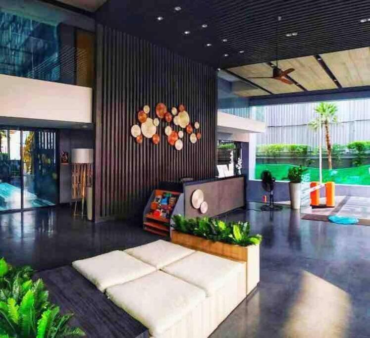 Stylish 1 Bedroom, Nice Pool,Bts Asok, Sukhumvit Bangkok Kültér fotó